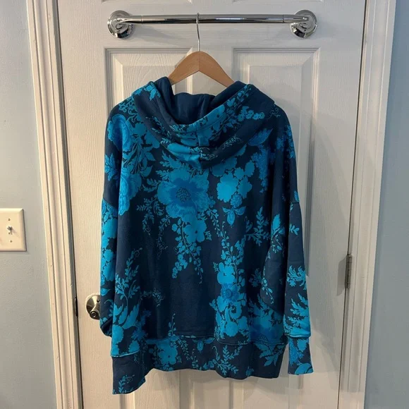 FP Movement Sprint To The Finish Printed Hoodie in Blue Floral, size Medium, NWT - Picture 8 of 12